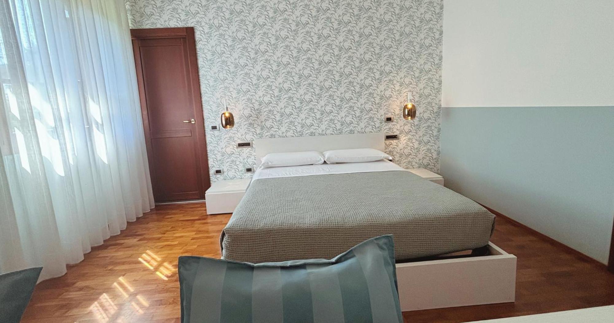 Bed and Breakfast Casa Ceruti Villa Guardia Exterior foto